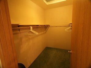 Deluxe Apartment, 2 Queen Beds, Non Smoking, Kitchenette | Room amenity