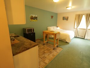 Deluxe Apartment, 2 Queen Beds, Non Smoking, Kitchenette