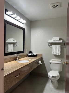 Hair dryer, towels - Riverside Hotel (Belle Chasse)