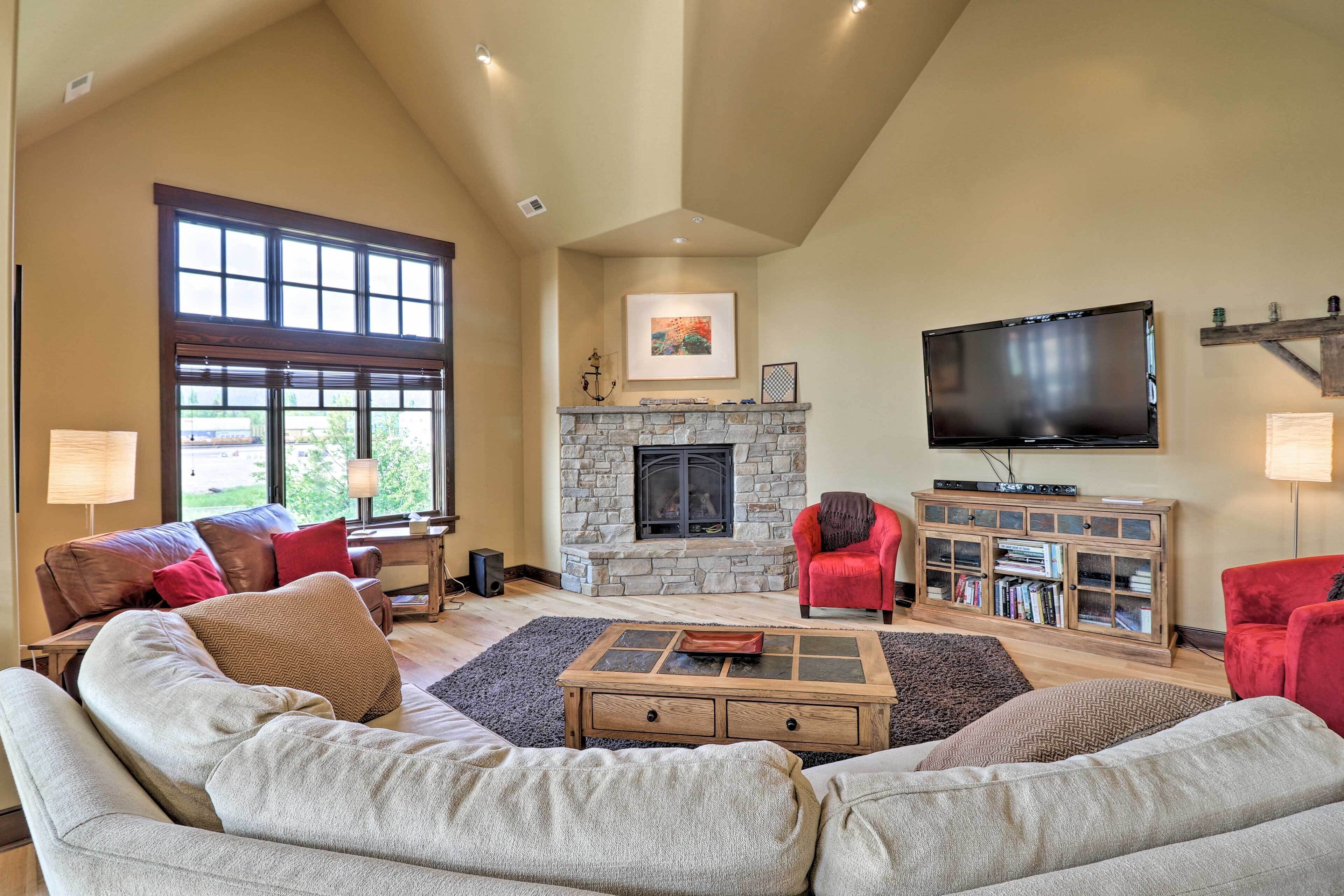 Downtown Condo Mins to Whitefish Resort & Lake!