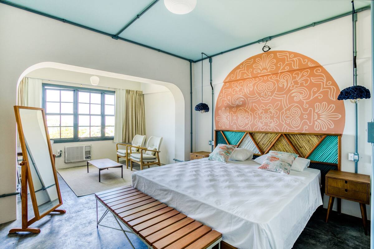 WiFi (free), bed sheets