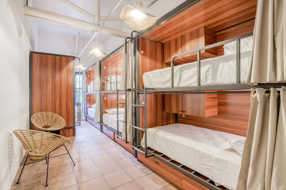 WiFi (free), bed sheets