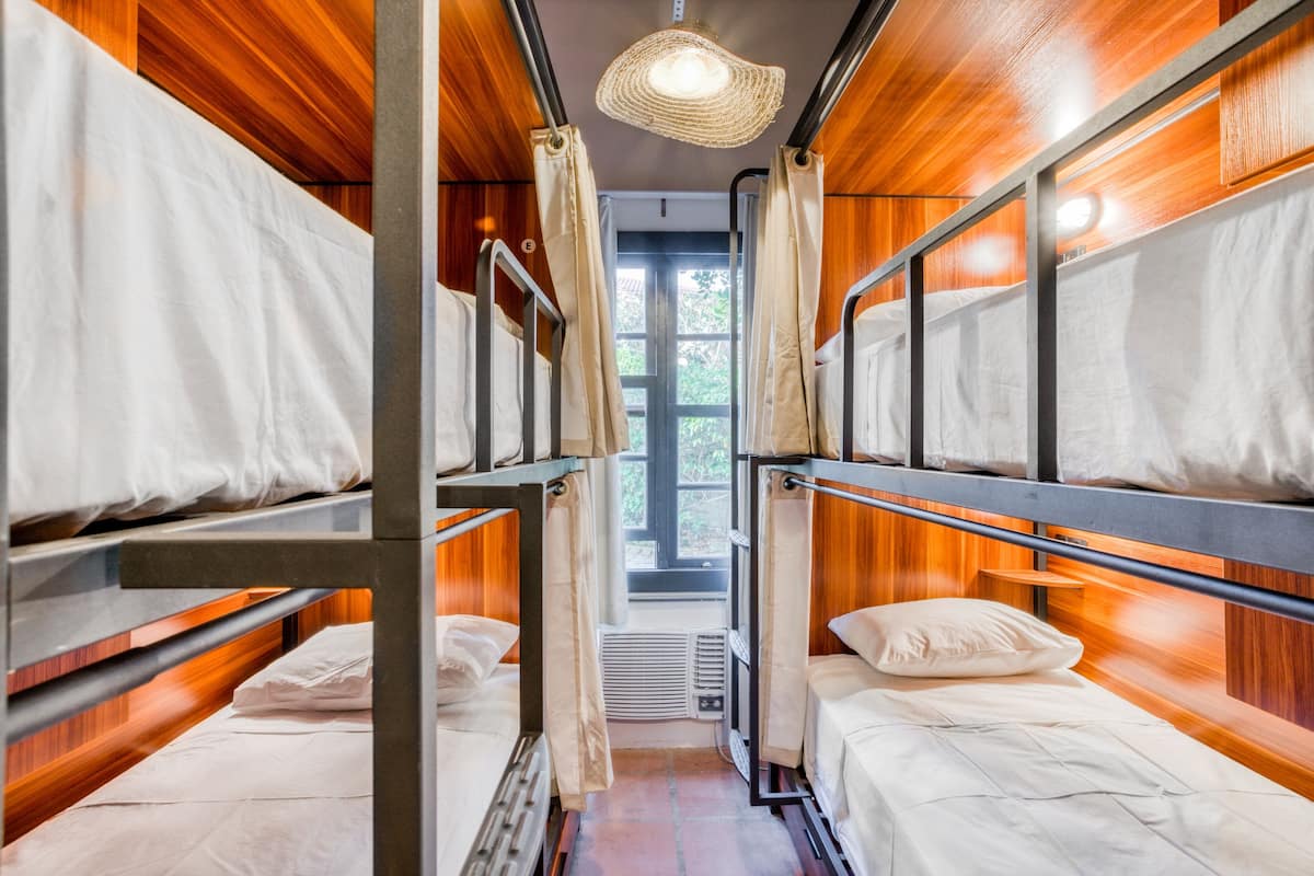 WiFi (free), bed sheets