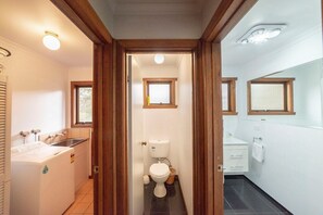 Bathtub, towels