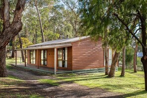 Exterior - Bagara Cottage, Two bedroom cottage 1km from the town centre with a wood fire (Halls Gap)
