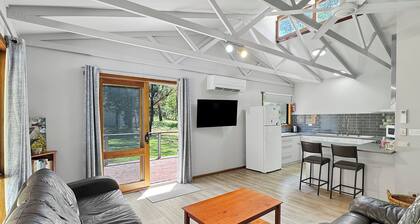 Bagara Cottage, Two bedroom cottage 1km from the town centre with a wood fire