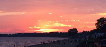 Lake Front Beach Retreat !!