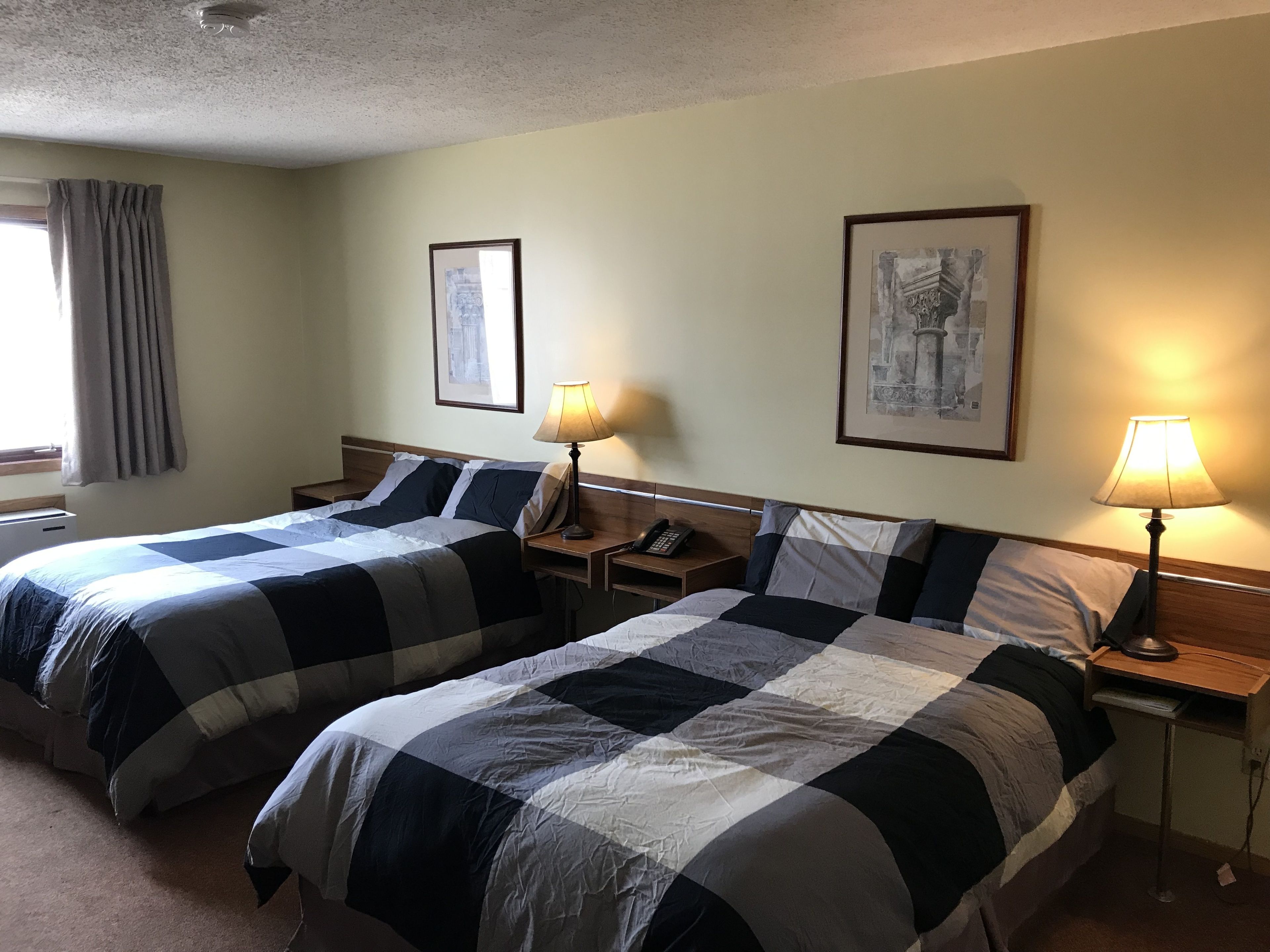 Habitación básica doble | 1 dormitorio, tabla de planchar con plancha, wifi gratis