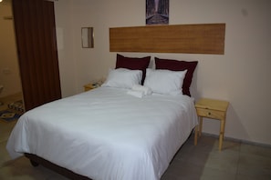 Standard Room | Free WiFi, bed sheets - Lindo Guest House (Umtshezi)