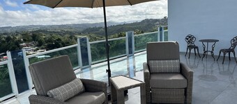 Beautiful & Relaxing Cottage House-2br/1.5 bath- with great mountain views.