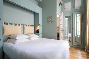 2 室のベッドルーム、アイロン / アイロン台、WiFi (無料)、ベッドシーツ