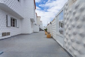 Property grounds - Apartment near the beach with a huge terrace, patio, wifi and parking (Costa Calma)