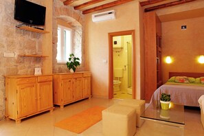In-room safe, iron/ironing board, free WiFi, bed sheets