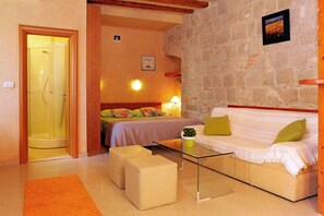 1 bedroom, in-room safe, iron/ironing board, free WiFi