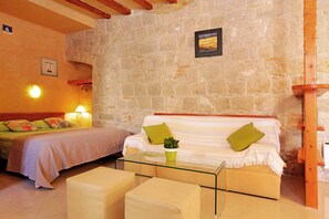 1 bedroom, in-room safe, iron/ironing board, free WiFi