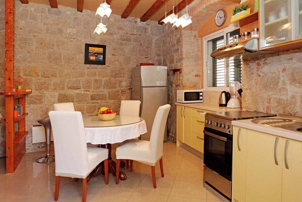 Fridge, microwave, stovetop, electric kettle