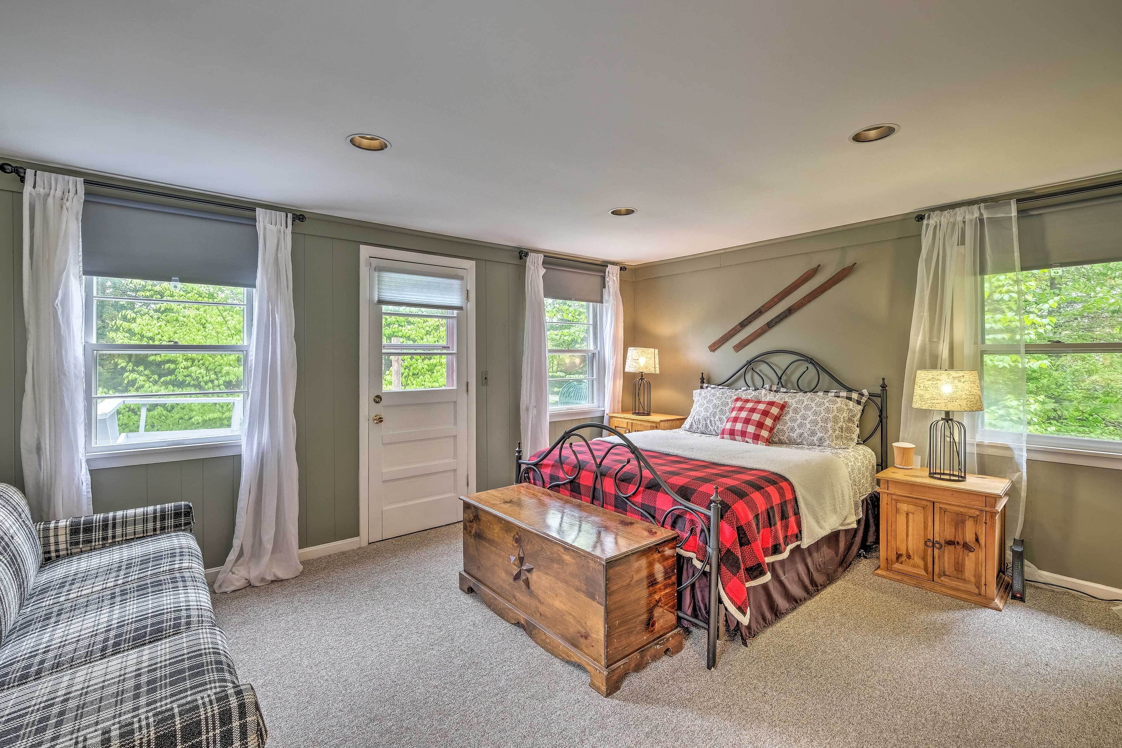 3 bedrooms, desk, iron/ironing board, internet