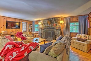 TV, fireplace, Netflix, Hulu