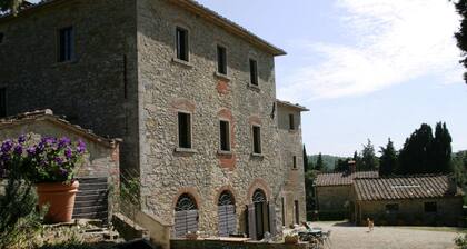 Renovated Apt in Tuscan Ancient Farm w Shared Pool