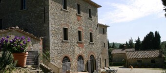 Renovated Apt in Tuscan Ancient Farm w Shared Pool