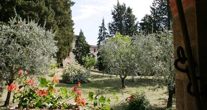 Cinghiale Apt 3bd / 2bt Toscanan muinaisessa maatilassa jaetulla uima-altaalla