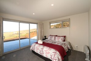 3 bedrooms, soundproofing, iron/ironing board, WiFi - Niagara Ridge Retreat Gateway to the Catlins (Niagara)