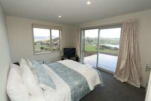 3 bedrooms, soundproofing, iron/ironing board, WiFi - Niagara Ridge Retreat Gateway to the Catlins (Niagara)