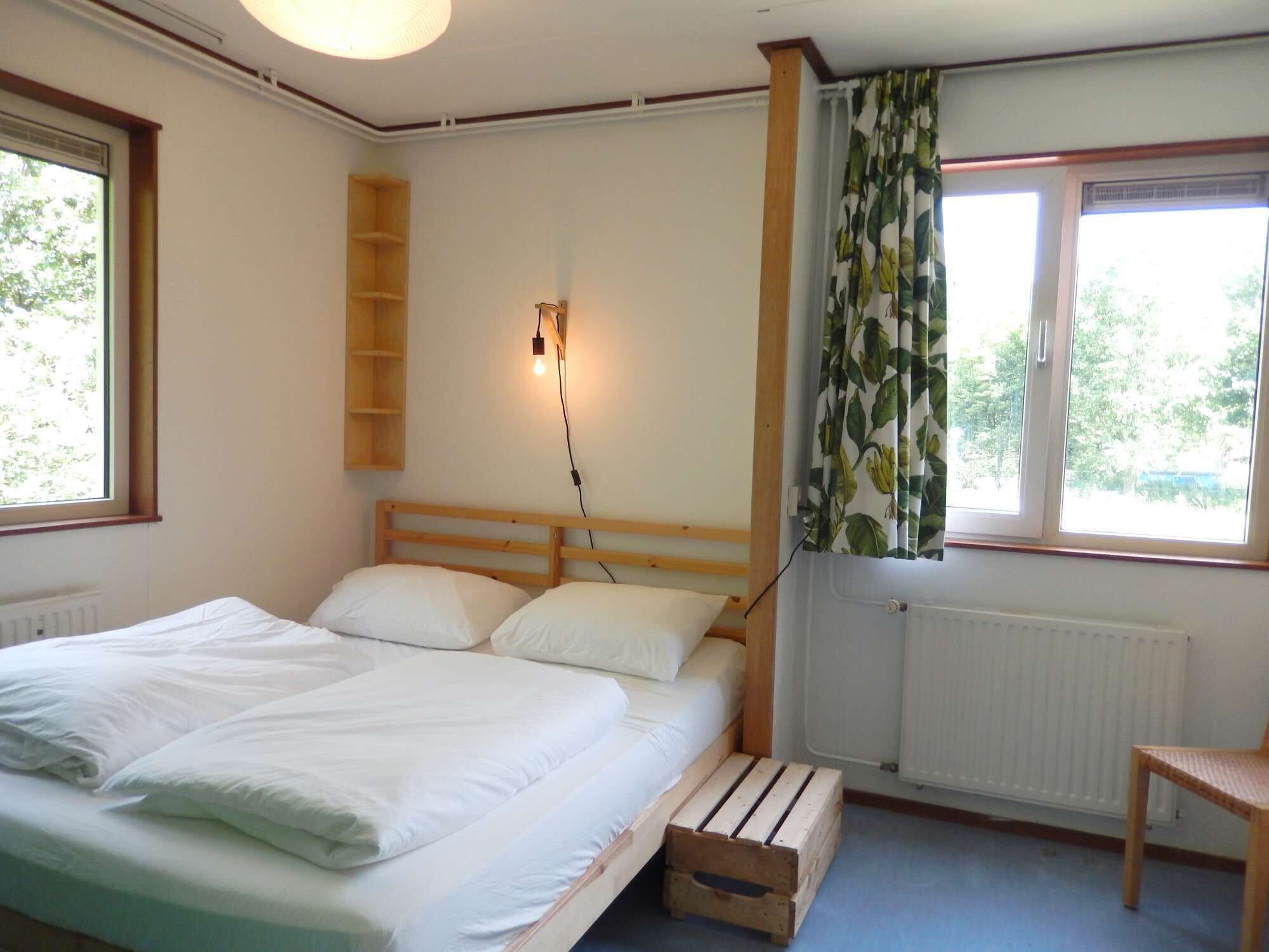 3 bedrooms, travel crib, WiFi, bed sheets