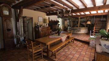 Petit déjeuner complet compris tous les jours