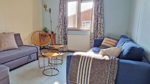Books - Amsterdam Farm Lodge: group accommodation (Amsterdam)