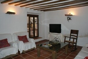 Fernseher, Kamin, Stereoanlage