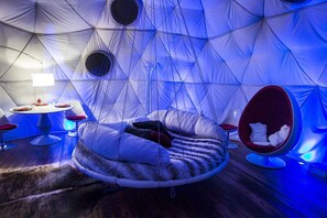 Cabin | Trang trí khác biệt, trang bị nội thất với thiết kế riêng biệt 