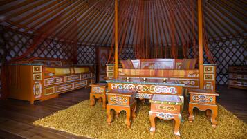 Room | 1 bedroom, individually decorated, individually furnished, bed sheets