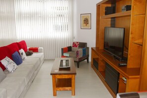 TV, DVD player, aparelho de som