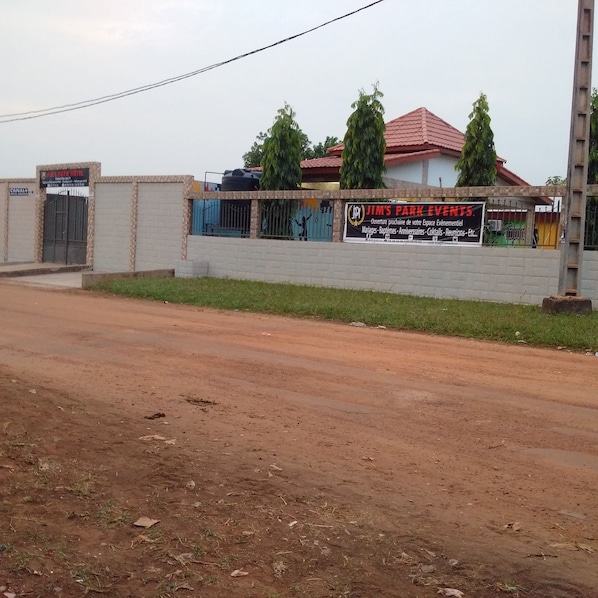 Mặt tiền nơi lưu trú