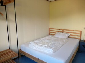 3 bedrooms, travel crib, WiFi, bed sheets