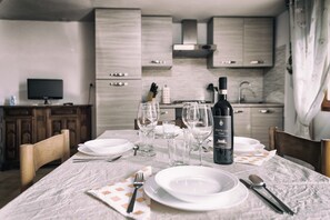 Fridge, microwave, oven, stovetop - Casa Erika, relax in Tuscany   (Partino)