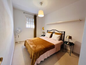 2 bedrooms, iron/ironing board, WiFi, bed sheets