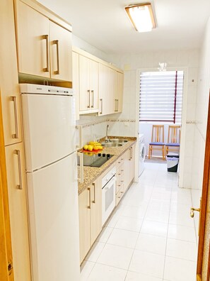 Fridge, microwave, oven, stovetop - RINCÓN ☀️ WIFI + NETFLIX + POOLS + SEA ☀️ (La Cala del Moral)