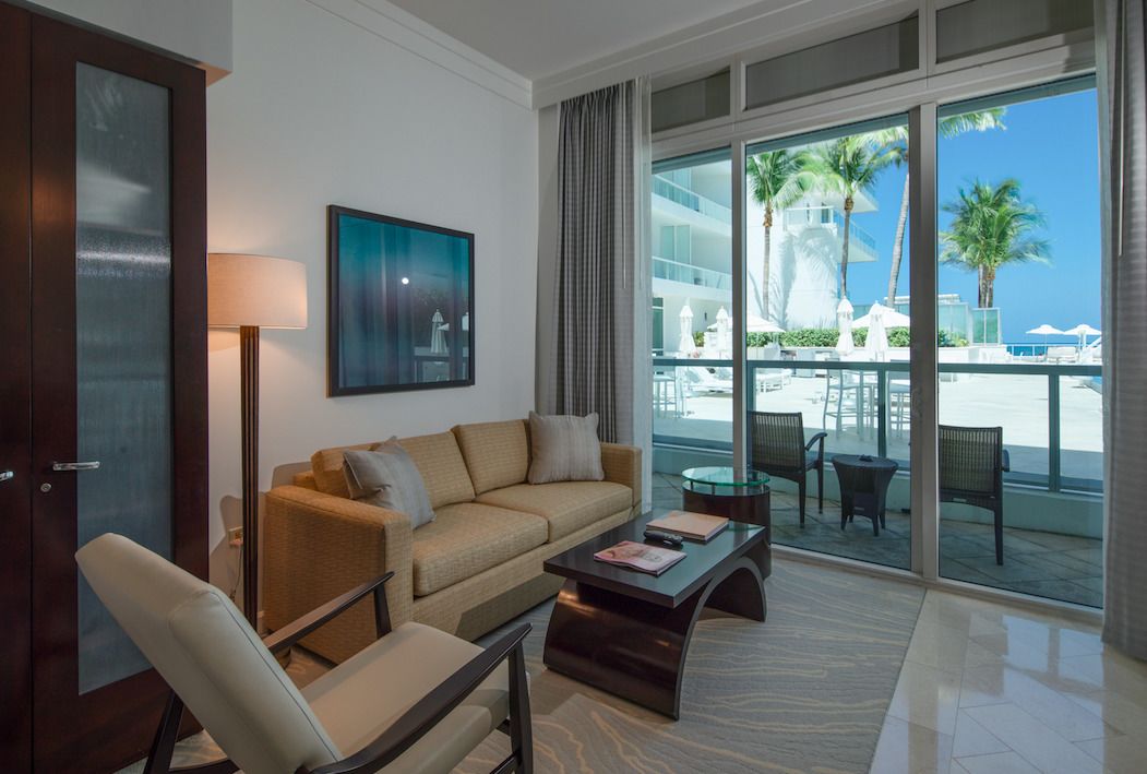 deluxe studio suite | living area