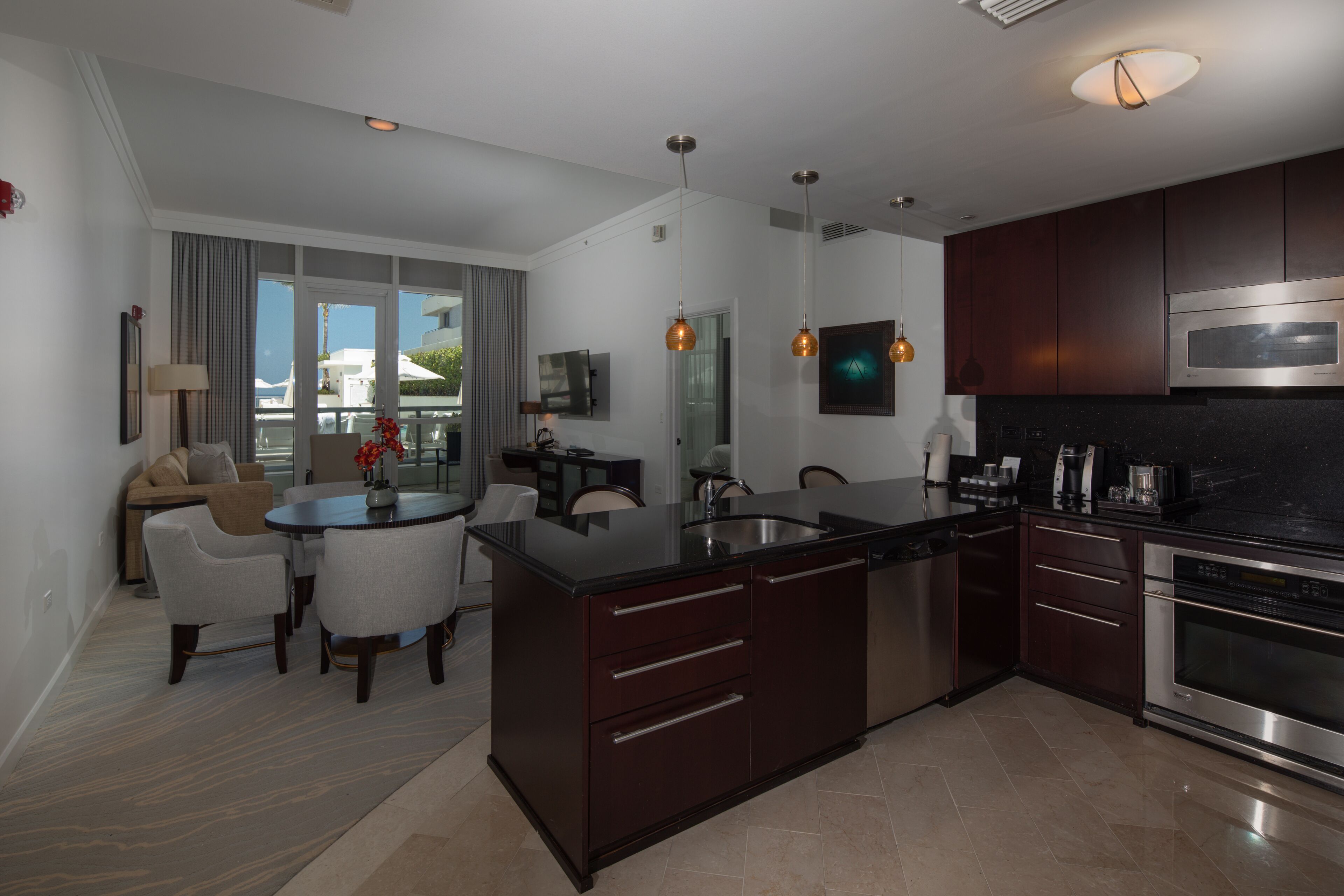 quadruple room | living area