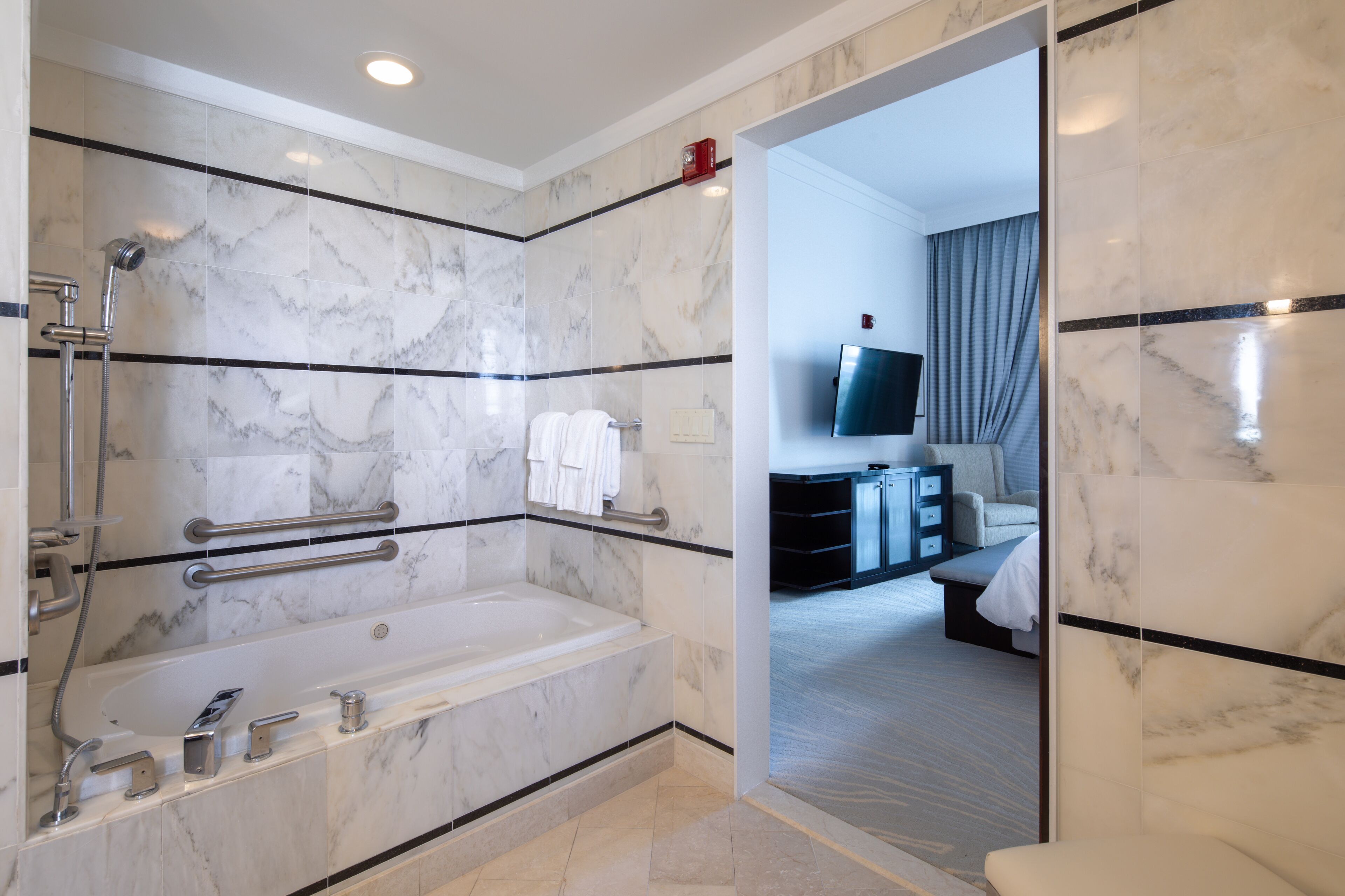 quadruple room | bathroom | separate bathtub and shower, jetted bath, free toiletries, hair dryer