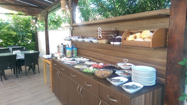 Desayuno continental gratuito y diario