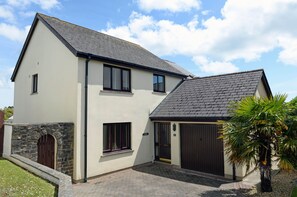 Exterior - Swallow Dale - Family Cottage, Close to Beach (Saundersfoot)