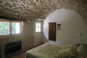 7 bedrooms, iron/ironing board, WiFi, bed sheets