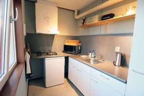 Fridge, microwave, stovetop, coffee/tea maker - Amsterdam Farm Lodge: Family apartment (Amsterdam)