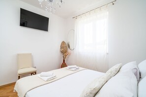 4 bedrooms, free WiFi, bed sheets
