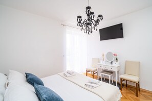 4 bedrooms, free WiFi, bed sheets - Holiday Home King - Four Bedroom House with Terrace (Dubrovnik)