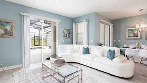 Living area - 4BR 3BA Townhome in ChampionsGate (Davenport)