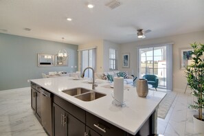 Liesi, astianpesukone, keittoastiat/astiat/ruokailuvälineet